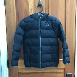 Under Armour kids hip-length puffer coat black & gray size youth medium